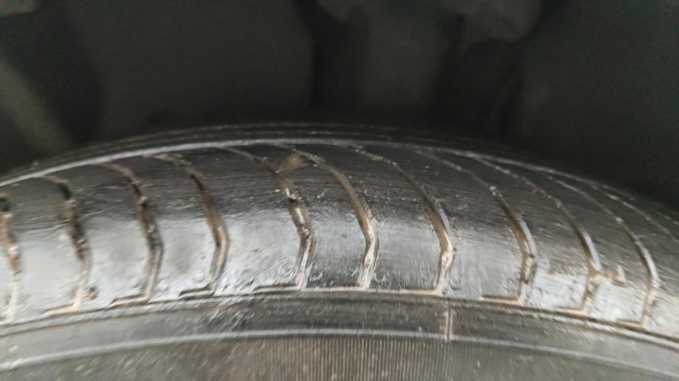 2016 Ford Ecosport TITANIUM 1.5L PETROL, Petrol, Manual, 1,22,788 km, Left Front Tyre Tread