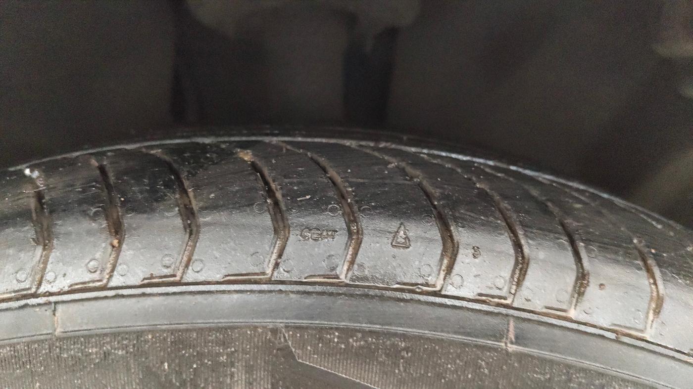 2016 Ford Ecosport TITANIUM 1.5L PETROL, Petrol, Manual, 1,22,788 km, Right Front Tyre Tread