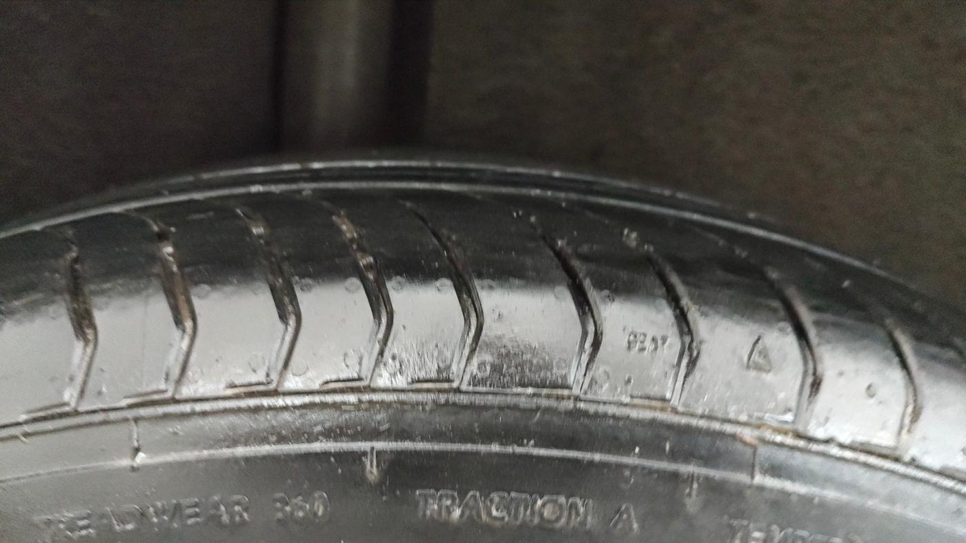 2016 Ford Ecosport TITANIUM 1.5L PETROL, Petrol, Manual, 1,22,788 km, Right Rear Tyre Tread