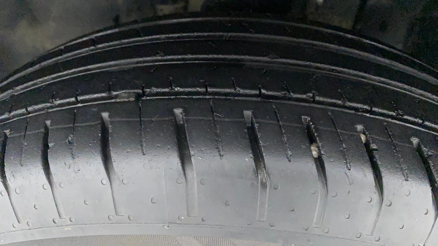 2022 Tata PUNCH ADVENTURE MT, Petrol, Manual, 36,188 km, Left Front Tyre Tread
