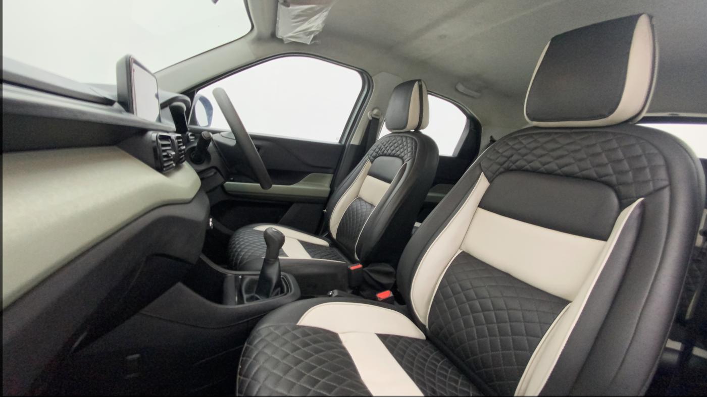 2022 Tata PUNCH ADVENTURE MT, Petrol, Manual, 36,188 km, Right Side Front Door Cabin