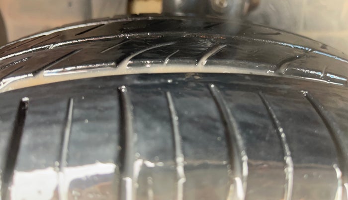 2015 Ford Figo Aspire TITANIUM1.5 DIESEL, Diesel, Manual, 1,10,513 km, Left Front Tyre Tread