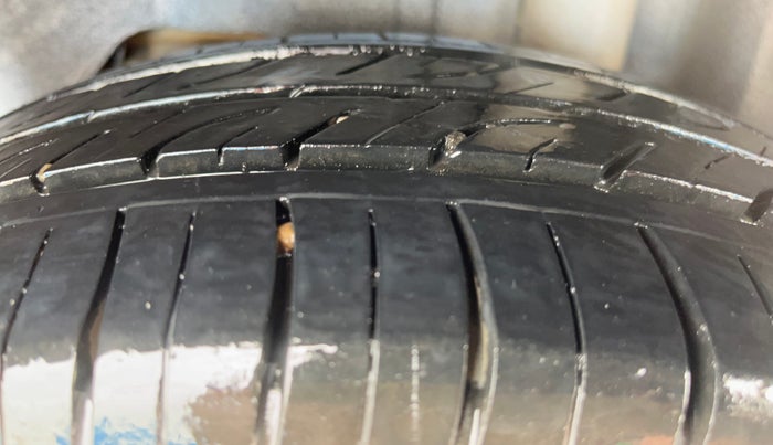 2015 Ford Figo Aspire TITANIUM1.5 DIESEL, Diesel, Manual, 1,10,513 km, Left Rear Tyre Tread