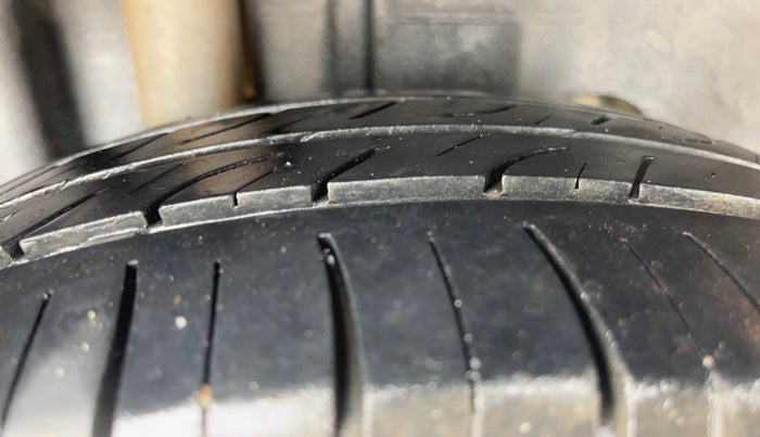 2015 Ford Figo Aspire TITANIUM1.5 DIESEL, Diesel, Manual, 1,10,513 km, Right Rear Tyre Tread