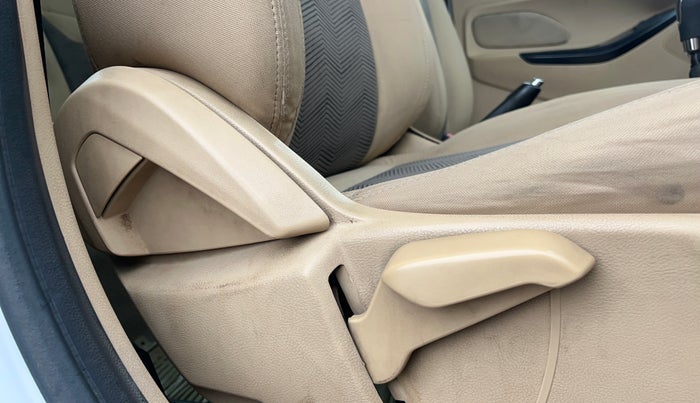 2015 Ford Figo Aspire TITANIUM1.5 DIESEL, Diesel, Manual, 1,10,513 km, Driver Side Adjustment Panel