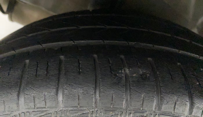 2013 Honda Brio S MT, Petrol, Manual, 34,745 km, Right Rear Tyre Tread