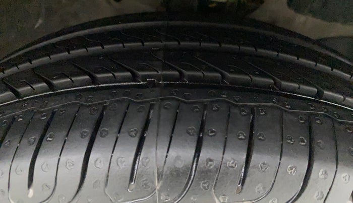 2013 Honda Brio S MT, Petrol, Manual, 34,745 km, Right Front Tyre Tread