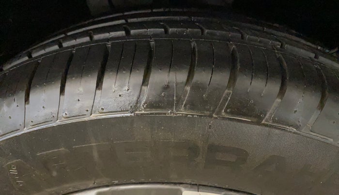 2021 Mahindra XUV700 AX 3 P MT 5 STR, Petrol, Manual, 15,831 km, Right Front Tyre Tread