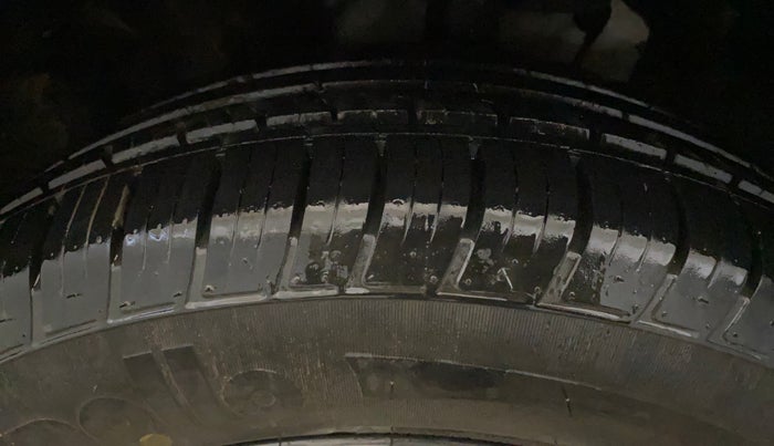 2021 Mahindra XUV700 AX 3 P MT 5 STR, Petrol, Manual, 15,831 km, Left Front Tyre Tread