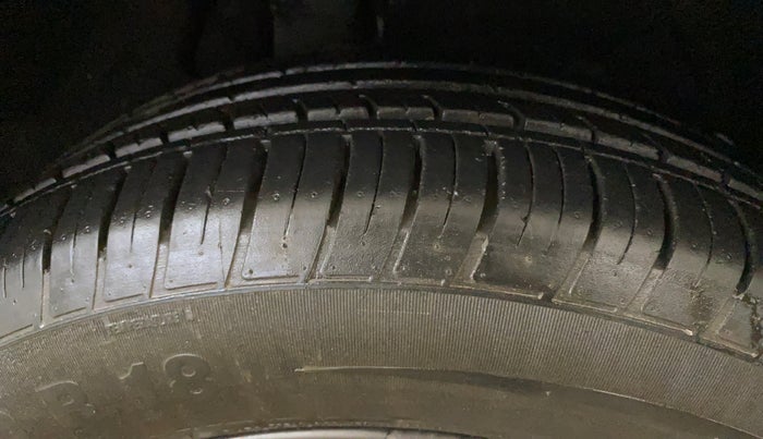 2021 Mahindra XUV700 AX 3 P MT 5 STR, Petrol, Manual, 15,831 km, Right Rear Tyre Tread