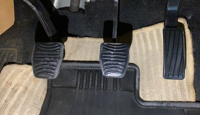 2021 Mahindra XUV700 AX 3 P MT 5 STR, Petrol, Manual, 15,831 km, Pedals