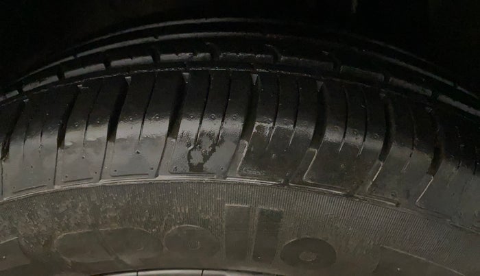 2021 Mahindra XUV700 AX 3 P MT 5 STR, Petrol, Manual, 15,831 km, Left Rear Tyre Tread