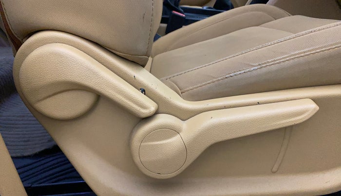 2021 Mahindra XUV700 AX 3 P MT 5 STR, Petrol, Manual, 15,831 km, Driver Side Adjustment Panel