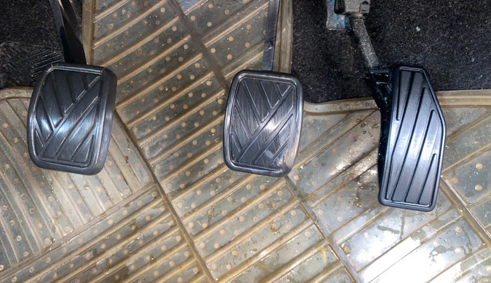 2017 Maruti Baleno DELTA PETROL 1.2, Petrol, Manual, 41,684 km, Pedals