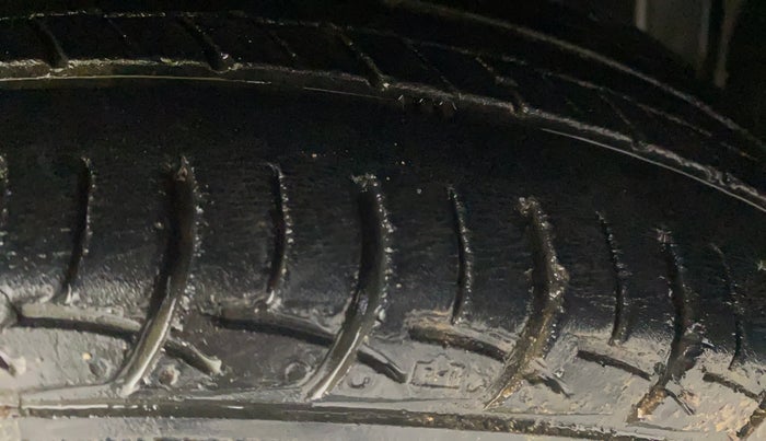 2017 Maruti Baleno DELTA PETROL 1.2, Petrol, Manual, 41,684 km, Right Front Tyre Tread