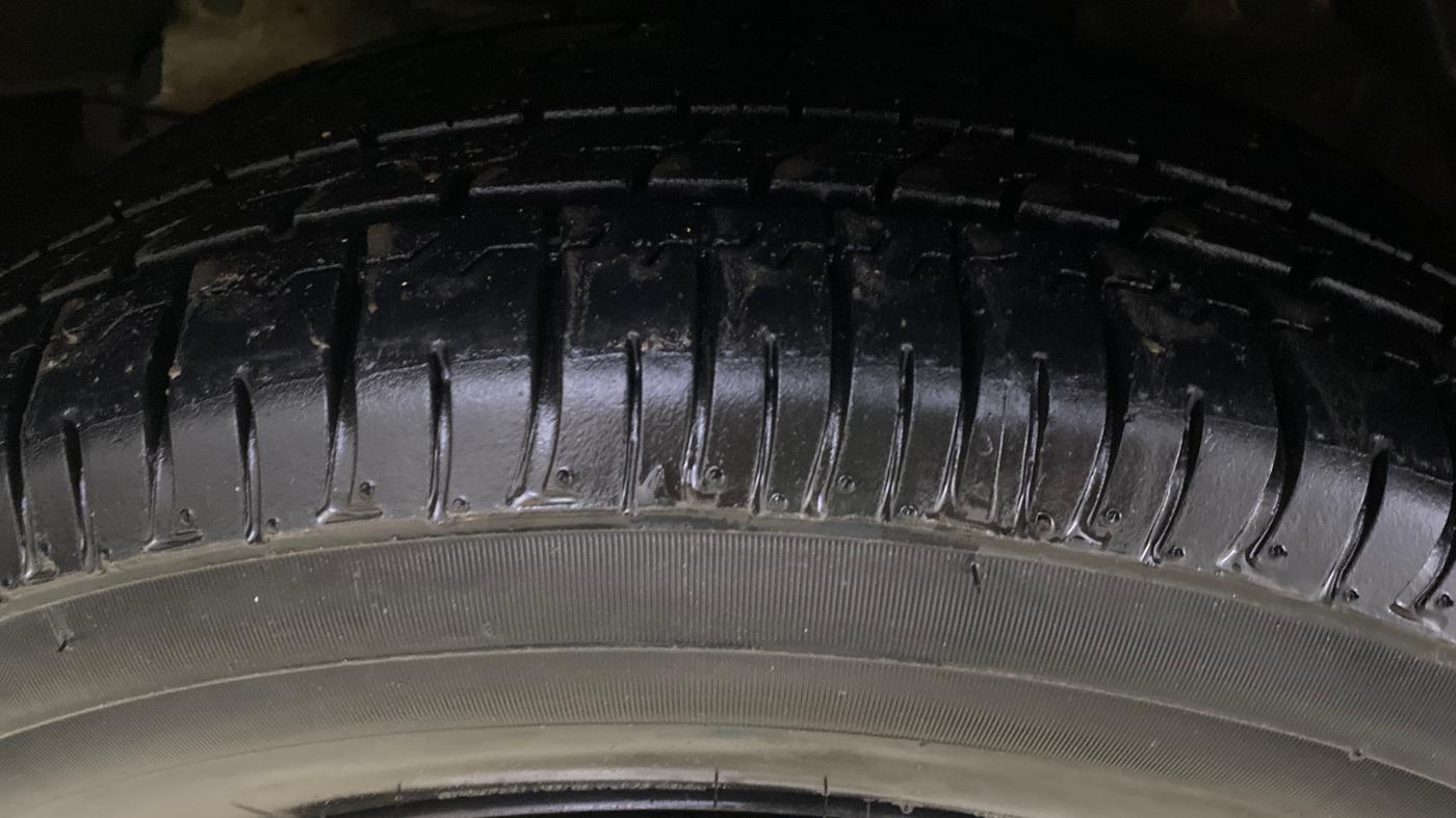 2019 Mahindra XUV300 W6 1.2 PETROL, Petrol, Manual, 47,903 km, Left Front Tyre Tread