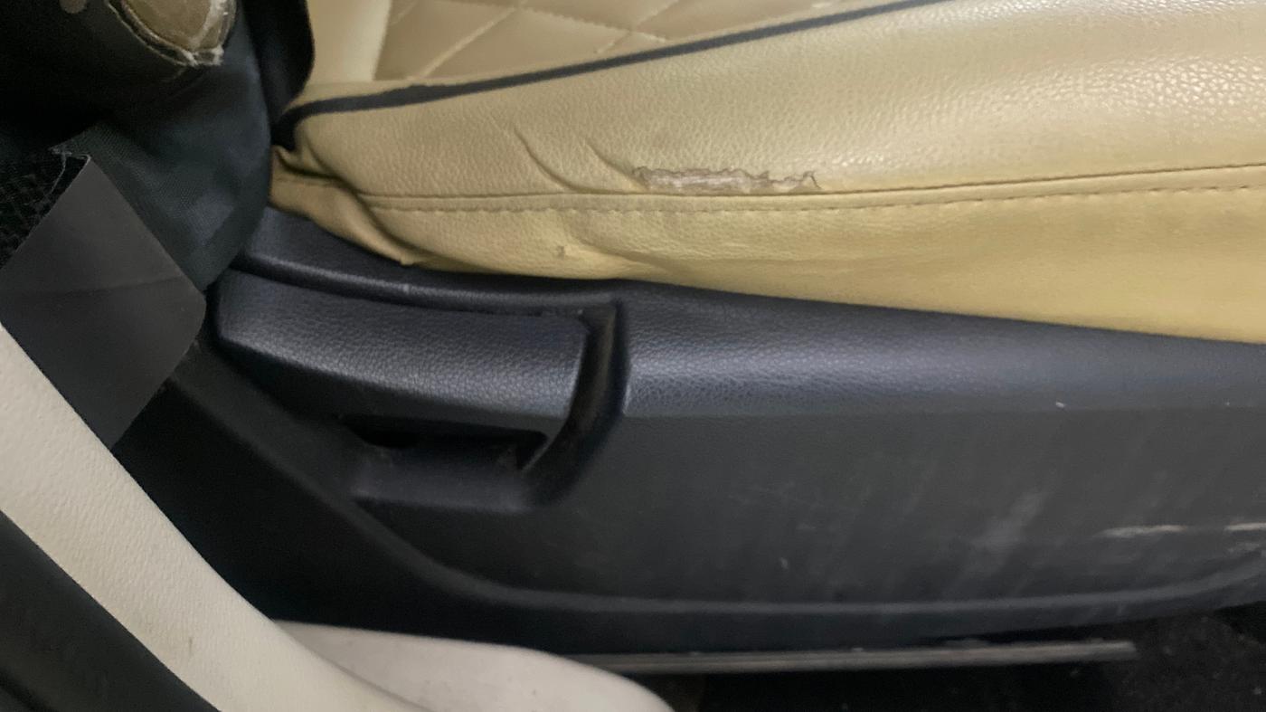 2019 Mahindra XUV300 W6 1.2 PETROL, Petrol, Manual, 47,903 km, Driver Side Adjustment Panel
