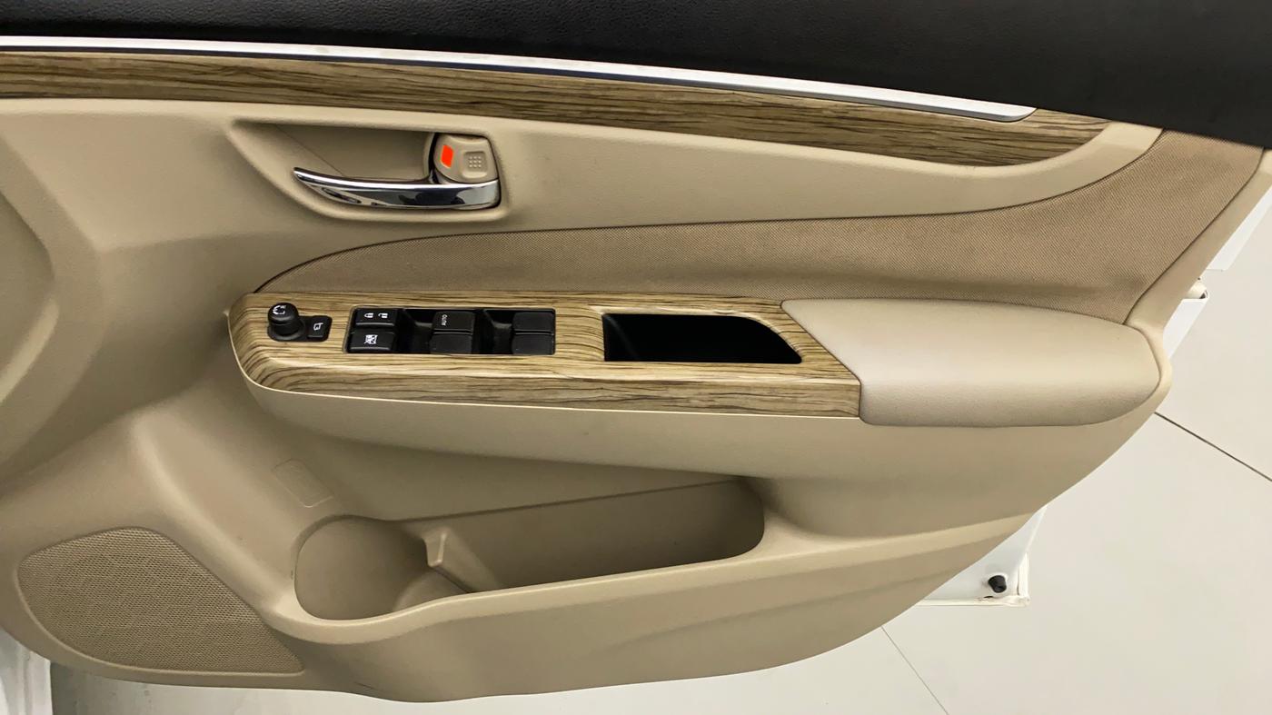 2018 Maruti Ciaz ZETA 1.5 SHVS MT PETROL, Petrol, Manual, 15,940 km, Driver Side Door Panels Control