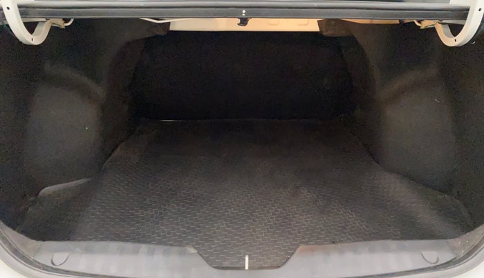 2018 Maruti Ciaz ZETA 1.5 SHVS MT PETROL, Petrol, Manual, 15,940 km, Boot Inside