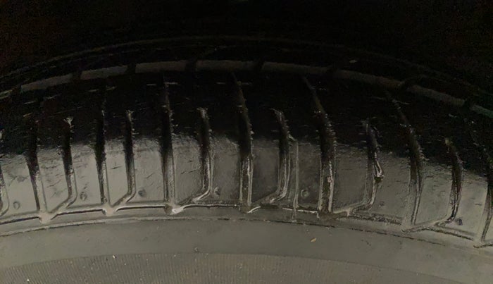 2012 Hyundai i10 SPORTZ 1.2, Petrol, Manual, 17,469 km, Right Front Tyre Tread