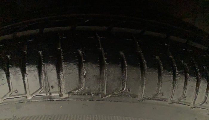 2012 Hyundai i10 SPORTZ 1.2, Petrol, Manual, 17,469 km, Left Front Tyre Tread