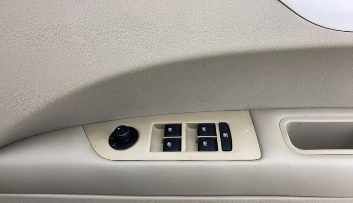 2018 Mahindra MARAZZO M6 8 STR, Diesel, Manual, 72,639 km, Driver Side Door Panels Control
