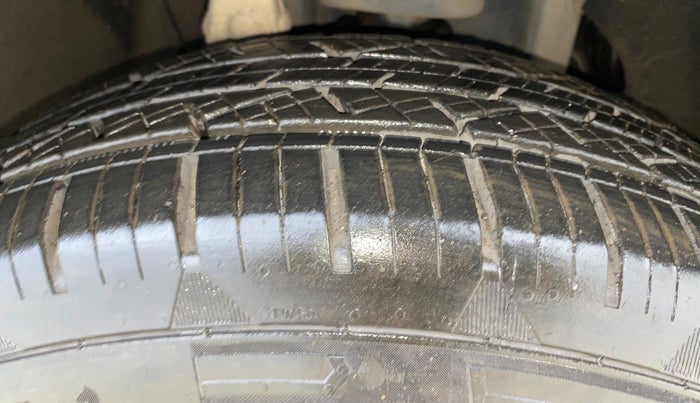 2018 Mahindra MARAZZO M6 8 STR, Diesel, Manual, 72,639 km, Right Front Tyre Tread
