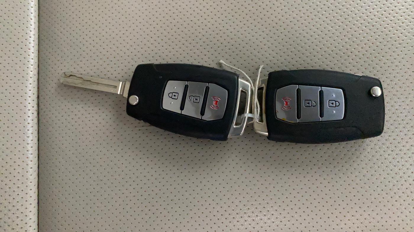 2019 Mahindra XUV300 W8 (O) 1.5 DIESEL, Diesel, Manual, 79,842 km, Key Close Up
