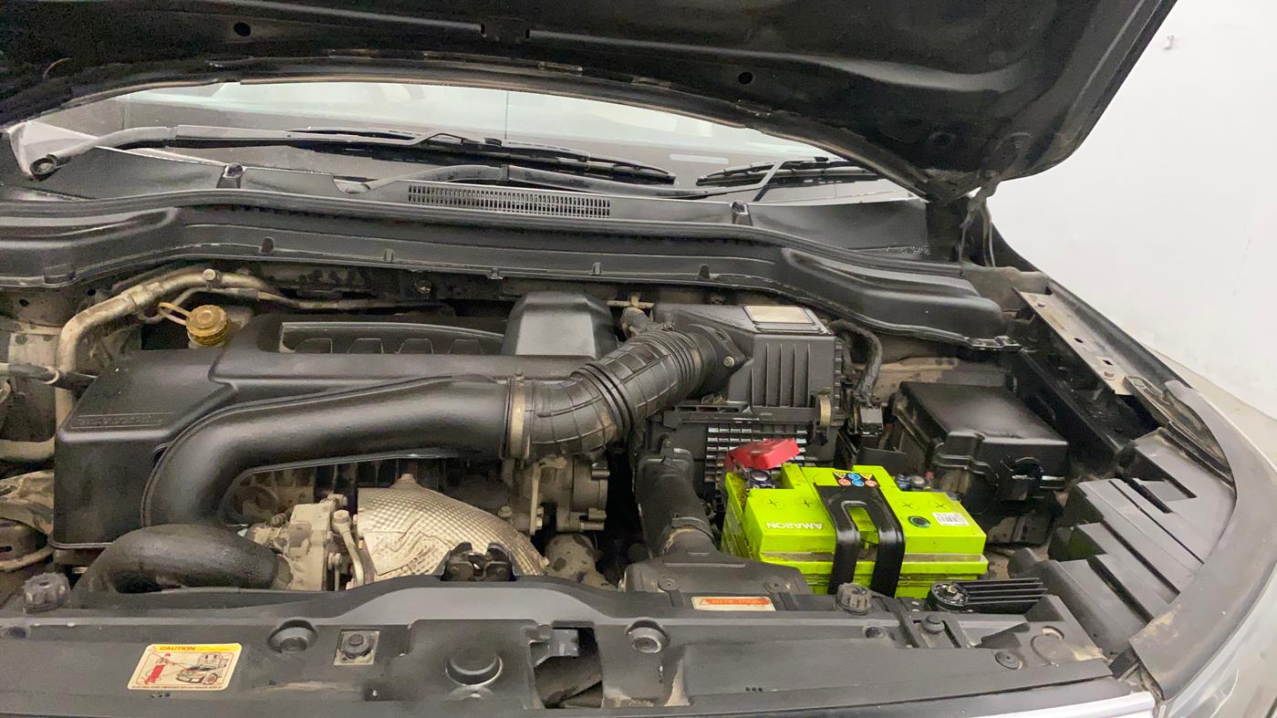 2019 Mahindra XUV300 W8 (O) 1.5 DIESEL, Diesel, Manual, 79,842 km, Engine View - Left