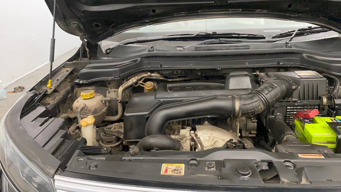 2019 Mahindra XUV300 W8 (O) 1.5 DIESEL, Diesel, Manual, 79,842 km, Engine View - Right