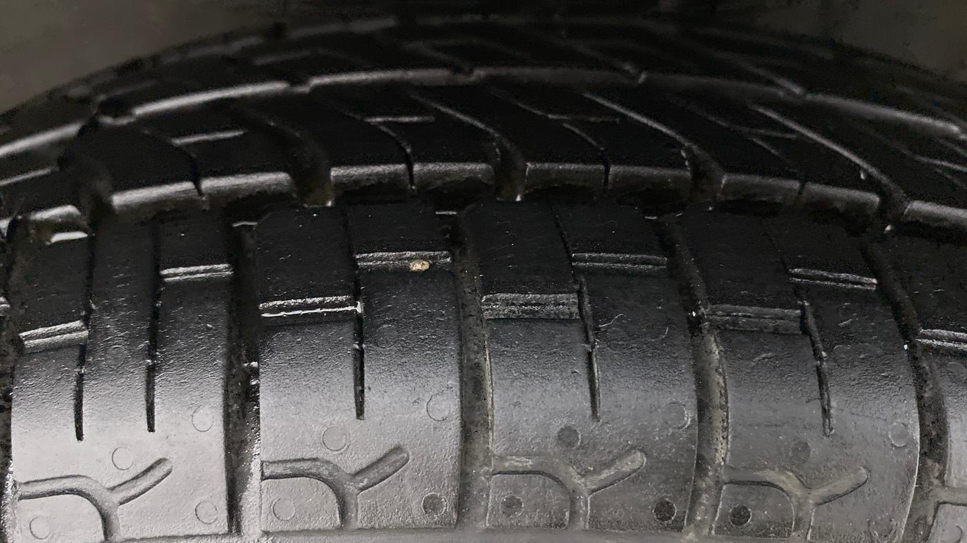 2011 Maruti Zen Estilo LXI, Petrol, Manual, 91,025 km, Left Front Tyre Tread