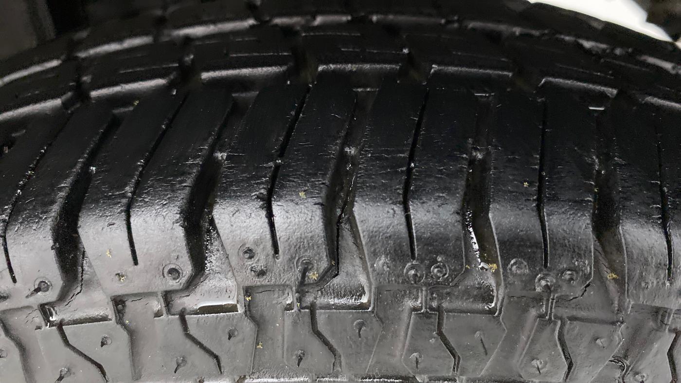 2011 Maruti Zen Estilo LXI, Petrol, Manual, 91,025 km, Left Rear Tyre Tread