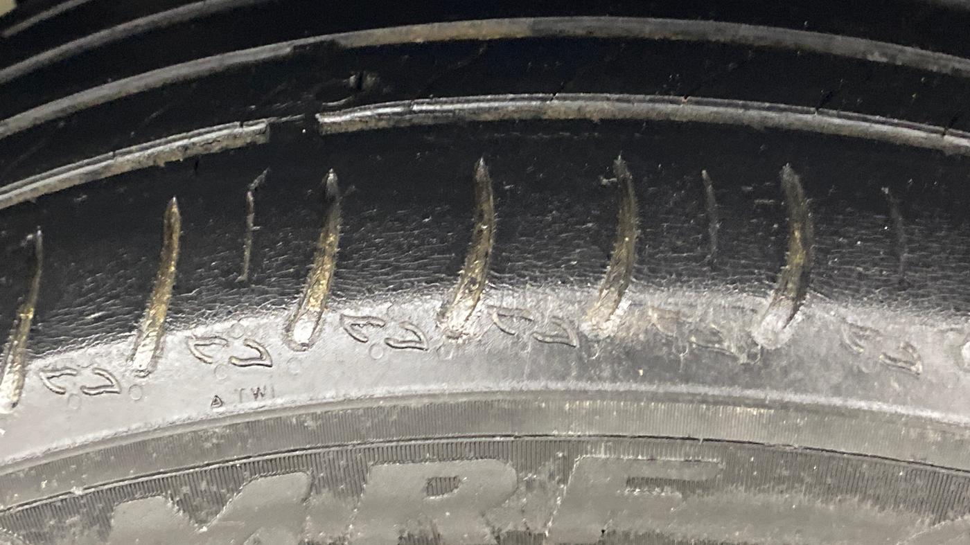 2020 Mahindra XUV300 W8 (O) 1.5 DIESEL AMT, Diesel, Automatic, 99,475 km, Left Rear Tyre Tread