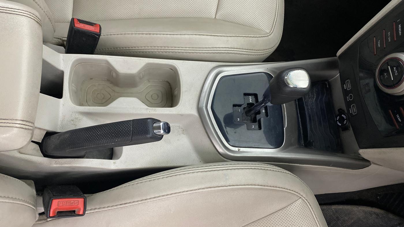 2020 Mahindra XUV300 W8 (O) 1.5 DIESEL AMT, Diesel, Automatic, 99,475 km, Gear Lever