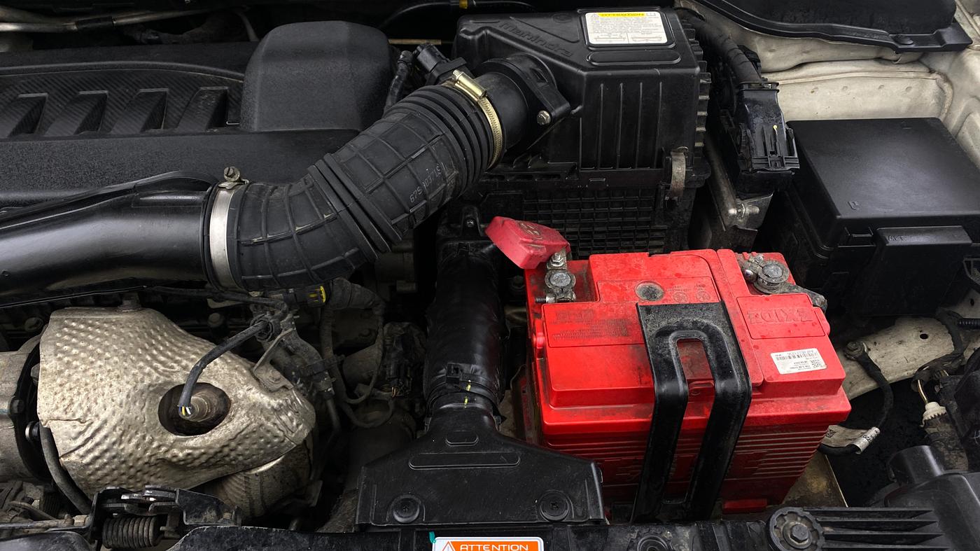 2020 Mahindra XUV300 W8 (O) 1.5 DIESEL AMT, Diesel, Automatic, 99,475 km, Engine View - Left