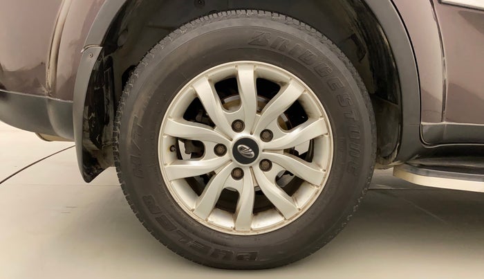 2017 Mahindra XUV500 W10 AT, Diesel, Automatic, 97,803 km, Right Rear Wheel