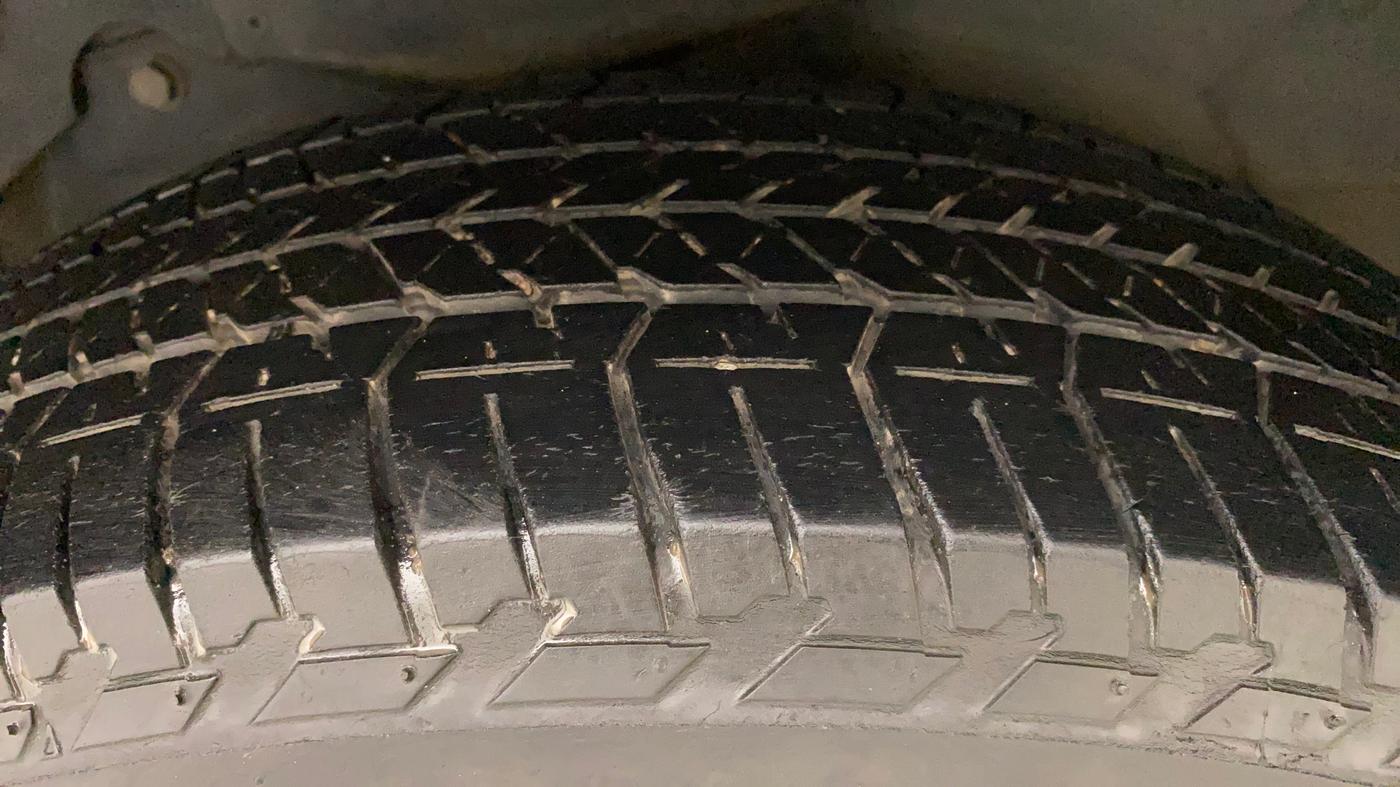 2017 Mahindra XUV500 W10 AT, Diesel, Automatic, 97,803 km, Right Rear Tyre Tread