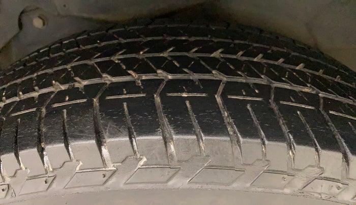 2017 Mahindra XUV500 W10 AT, Diesel, Automatic, 97,803 km, Right Rear Tyre Tread