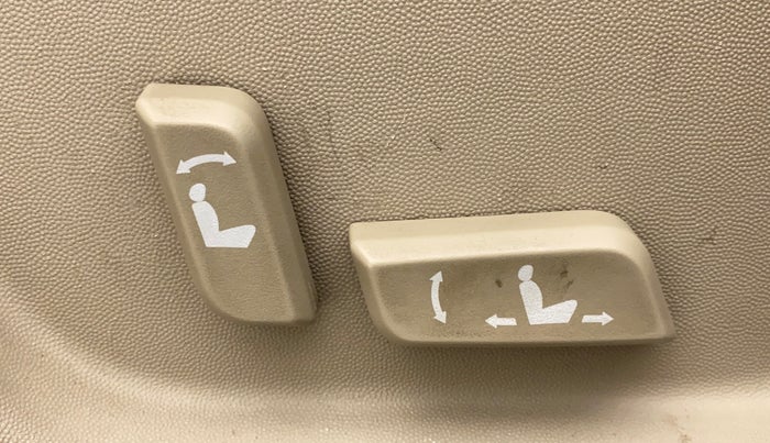 2017 Mahindra XUV500 W10 AT, Diesel, Automatic, 97,803 km, Driver Side Adjustment Panel