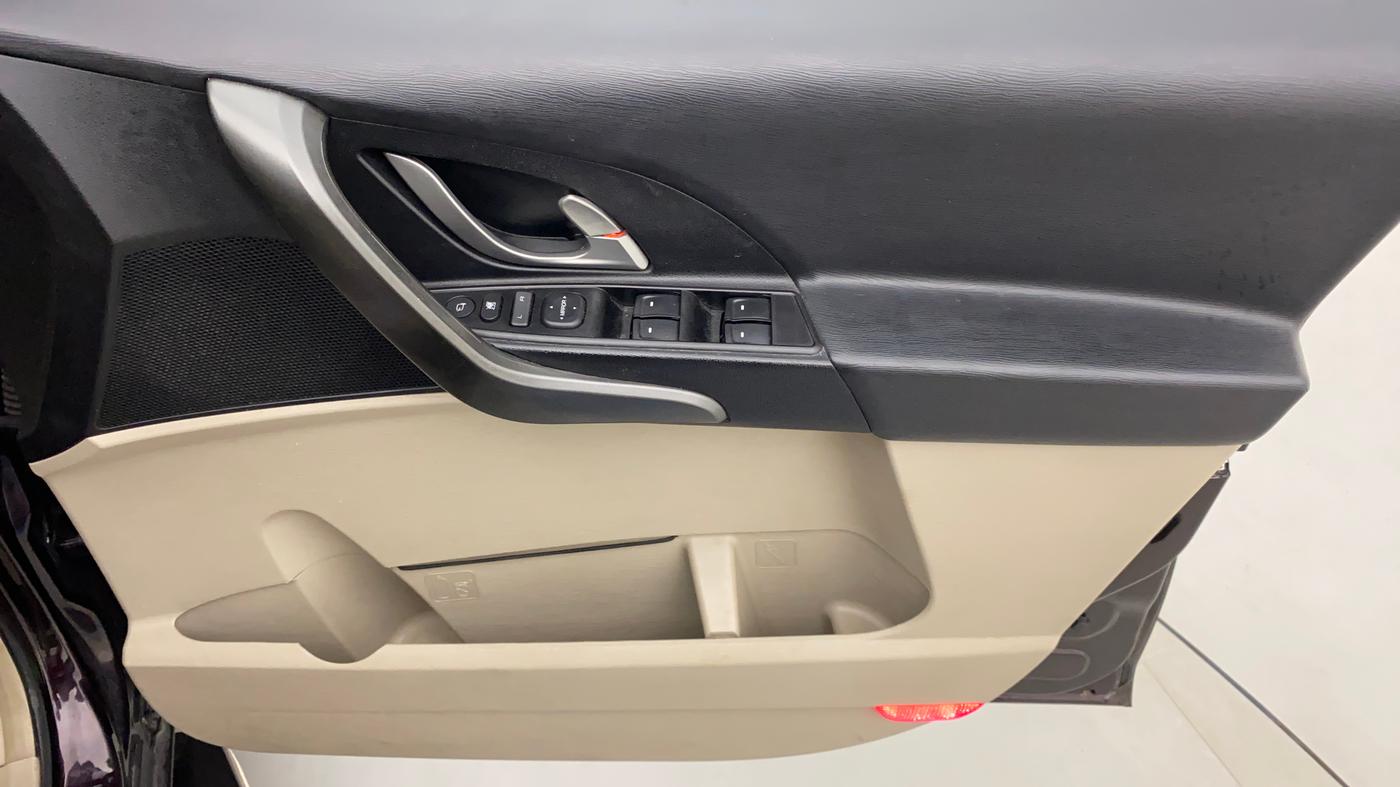 2017 Mahindra XUV500 W10 AT, Diesel, Automatic, 97,803 km, Driver Side Door Panels Control