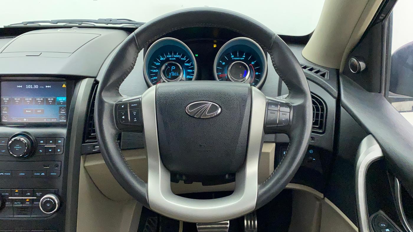 2017 Mahindra XUV500 W10 AT, Diesel, Automatic, 97,803 km, Steering Wheel Close Up