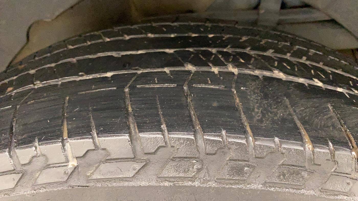 2017 Mahindra XUV500 W10 AT, Diesel, Automatic, 97,803 km, Left Rear Tyre Tread