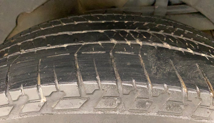 2017 Mahindra XUV500 W10 AT, Diesel, Automatic, 97,803 km, Left Rear Tyre Tread