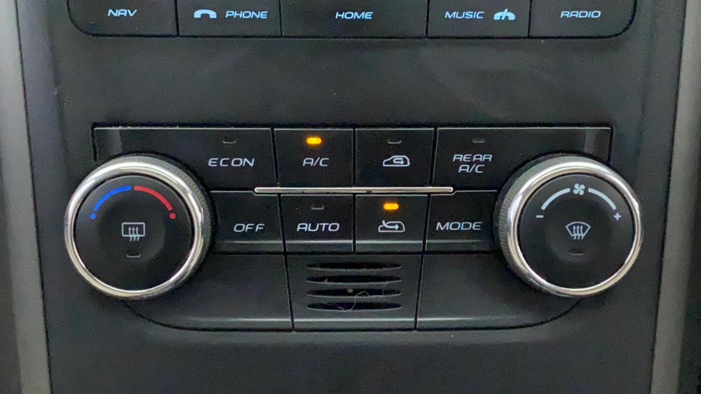 2017 Mahindra XUV500 W10 AT, Diesel, Automatic, 97,803 km, Automatic Climate Control