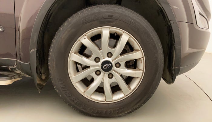 2017 Mahindra XUV500 W10 AT, Diesel, Automatic, 97,803 km, Right Front Wheel