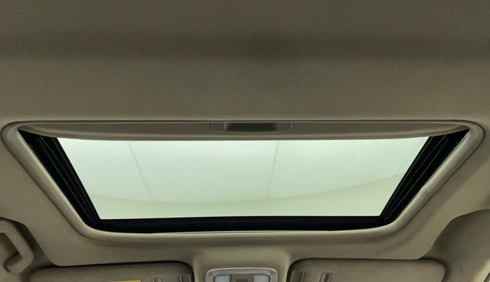 2017 Mahindra XUV500 W10 AT, Diesel, Automatic, 97,803 km, Moonroof/ Sunroof