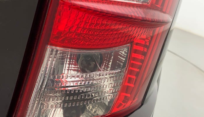 2017 Mahindra XUV500 W10 AT, Diesel, Automatic, 97,803 km, Right tail light - Minor damage
