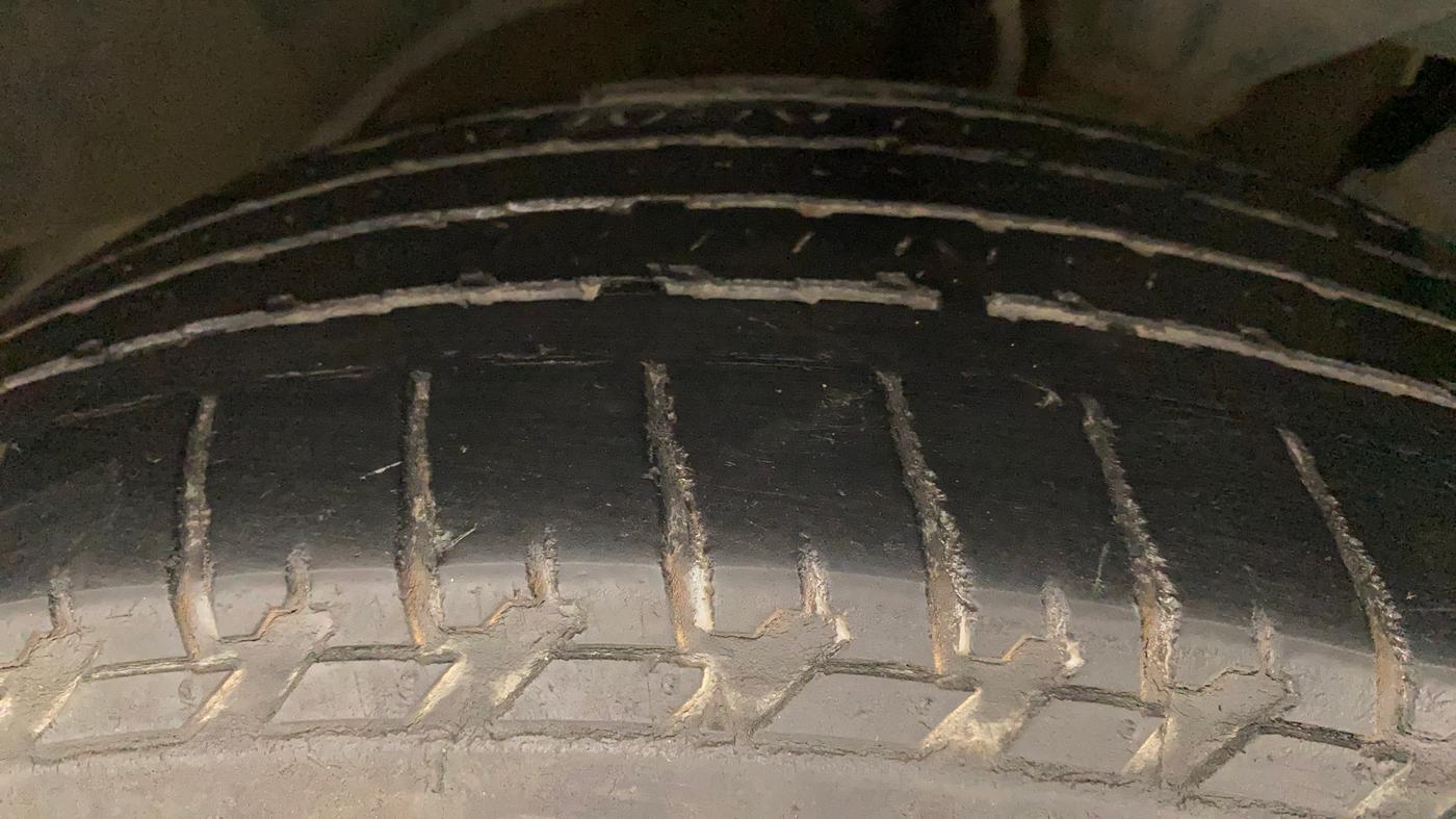 2017 Mahindra XUV500 W10 AT, Diesel, Automatic, 97,803 km, Right Front Tyre Tread