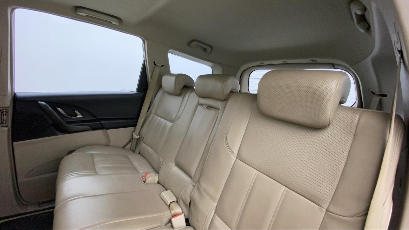 2017 Mahindra XUV500 W10 AT, Diesel, Automatic, 97,803 km, Right Side Rear Door Cabin