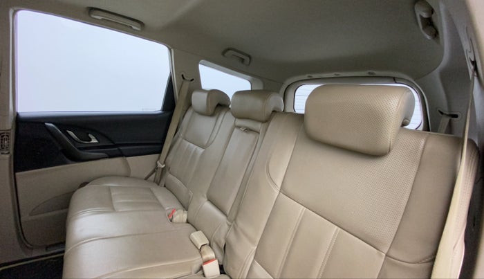2017 Mahindra XUV500 W10 AT, Diesel, Automatic, 97,803 km, Right Side Rear Door Cabin
